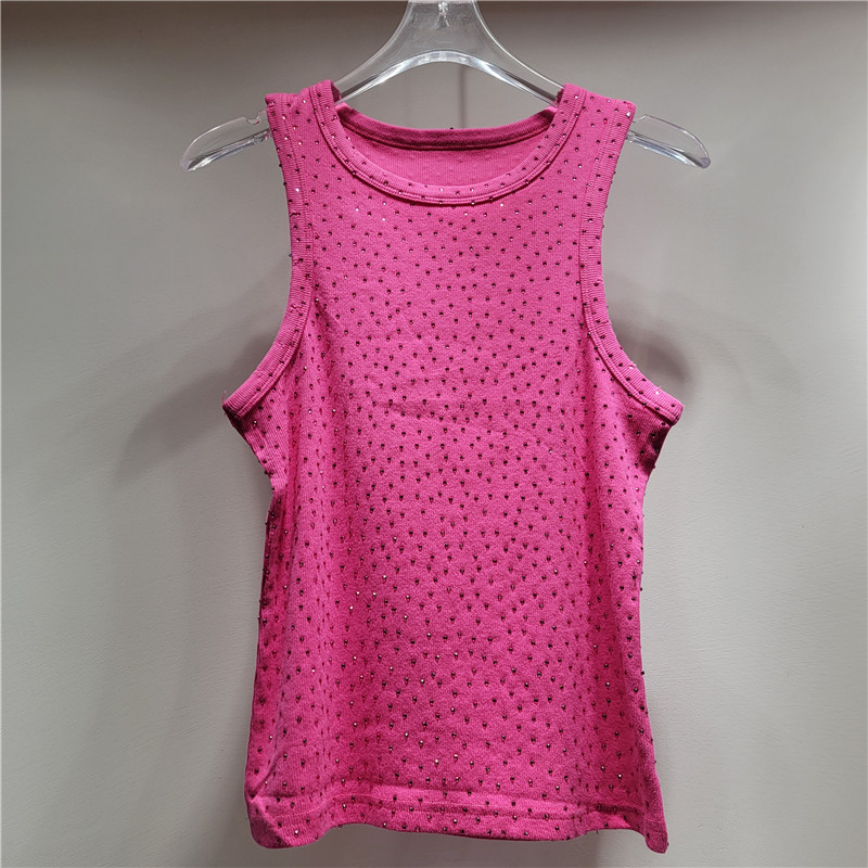 El nuevo diamante caliente de la industria pesada en el verano de 2025 está lleno de estrellas del cielo, diseño de nicho, chalecos cortos, tirantes y blusas para mujeres de fondo.