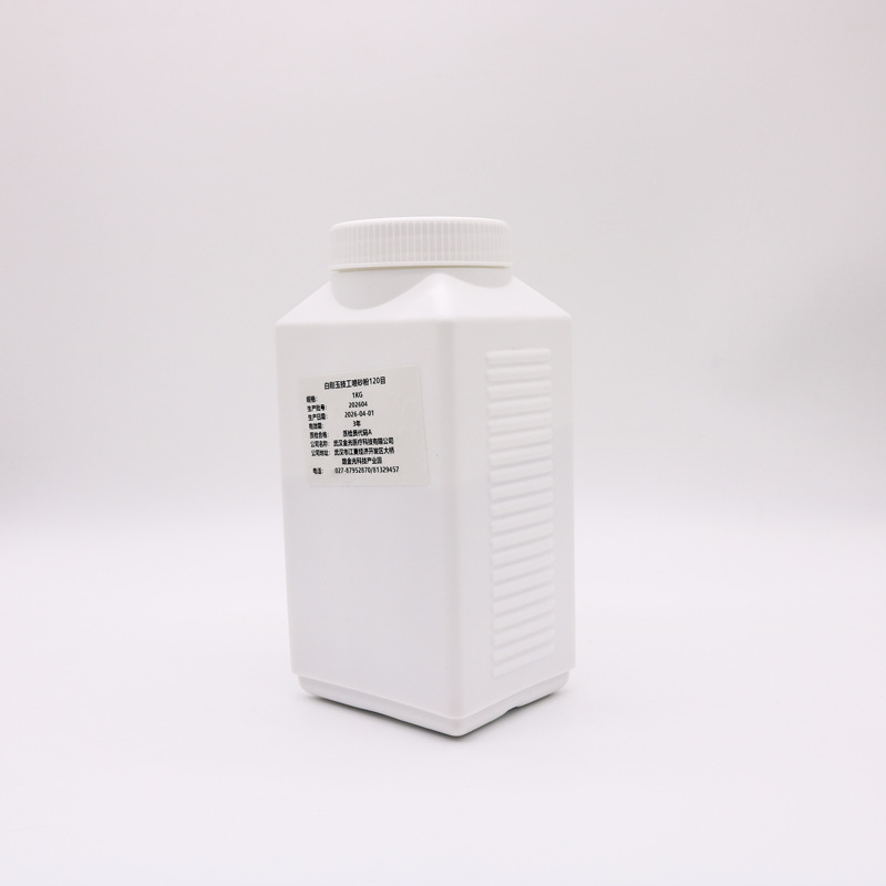 La fábrica de dentaduras de polvo de chorro de arena de Bai gangyu, un técnico, utiliza polvo de óxido de aluminio para pulir y pulir la base del soporte de pulido.