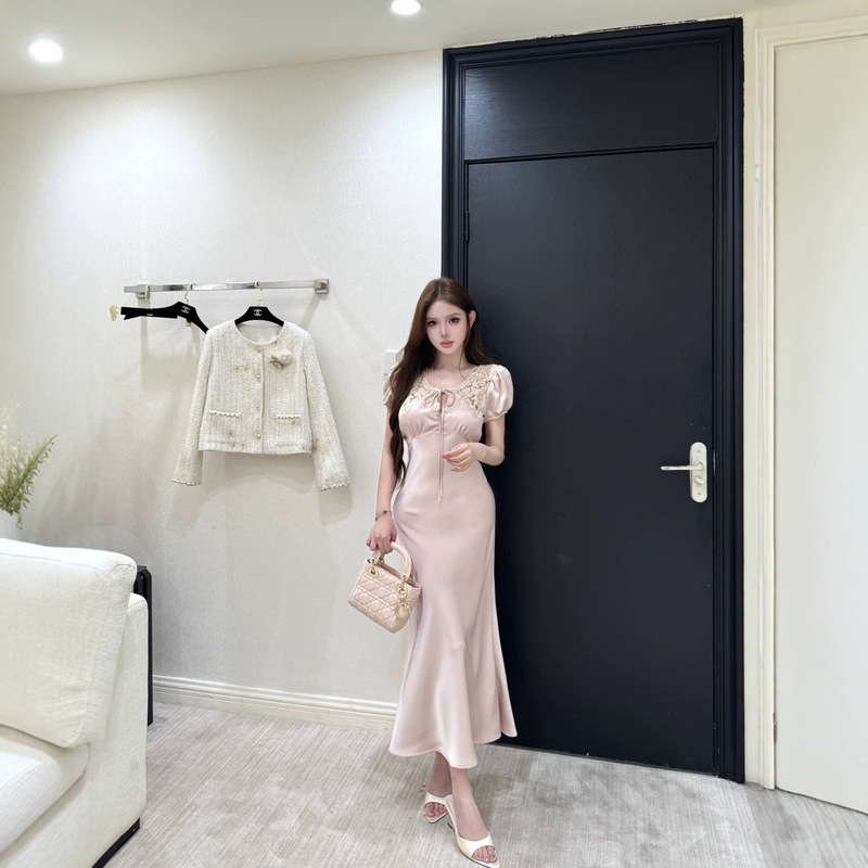 French Satin Spliced Lace U-Neck Puff Sleeve Dress for Women Summer Waist-Cinching Hip-Hugging Mid-Length Fishtail Skirt French Satin Spliced Lace U-Neck Puff Sleeve Dress for Women Summer Waist-Cinching Hip-Hugging Mid-Length Fishtail Skirt