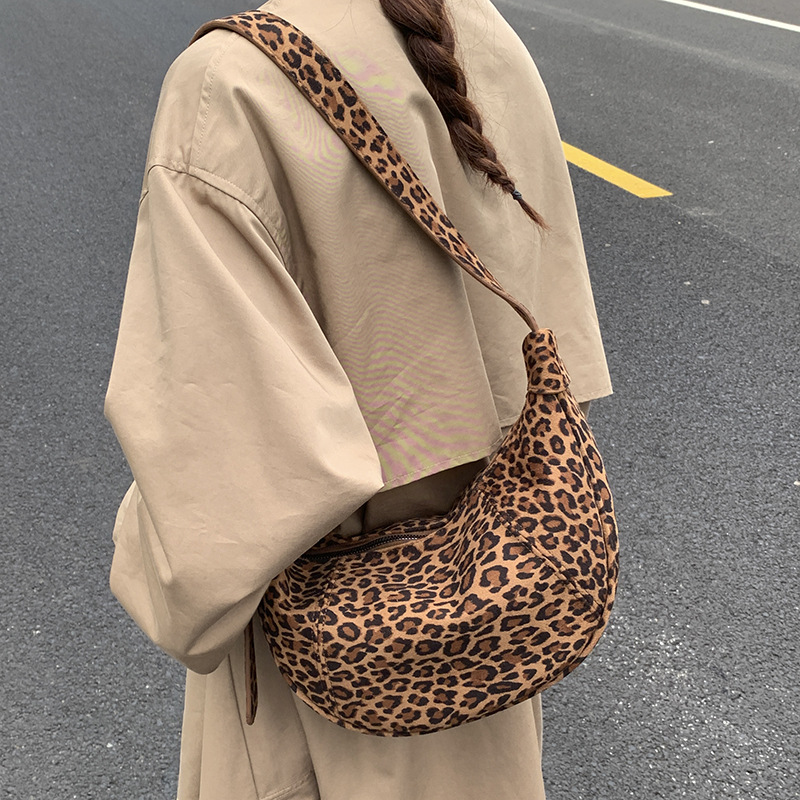 Hot Selling Women's Luxury Small Bag Korean Niche Horn Bag Retro New Leopard Print Shoulder Crossbody Dumpling Bag - Thumbnail 3