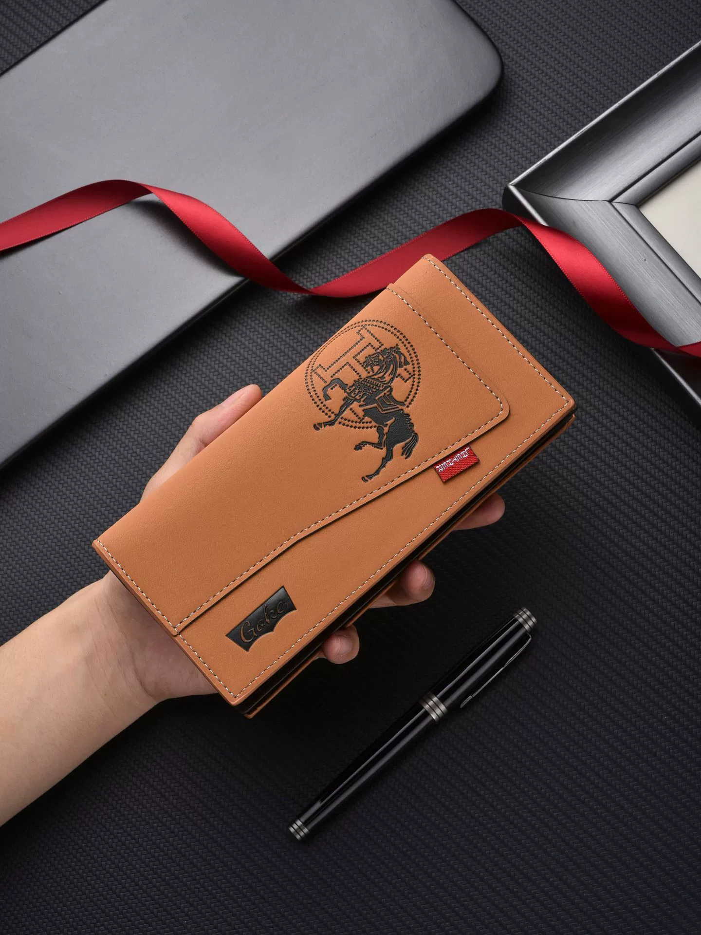 Fashionable long wallet, capacious suit