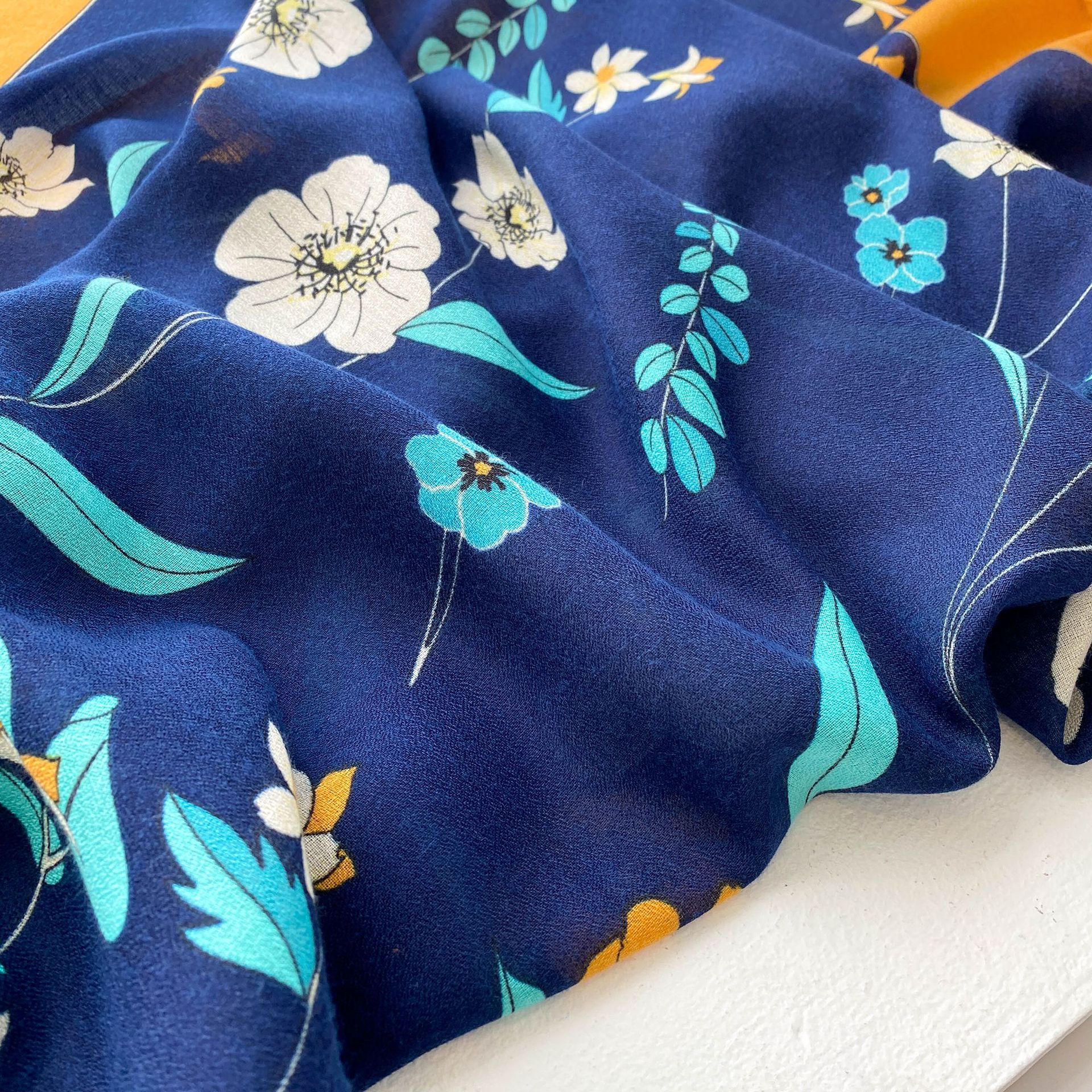 Japonés y coreano dulce flor artística 135*135cm bufanda cuadrada grande de algodón y lino sensación bufanda de viaje protector solar bufanda