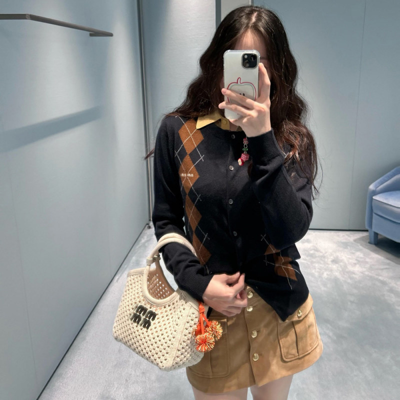 Shenzhen Nanyou Retro Academy Style Letter Embroidery Color-Blocking Diamond Pattern Shell Button Long-Sleeve Knit Cardigan for Women
