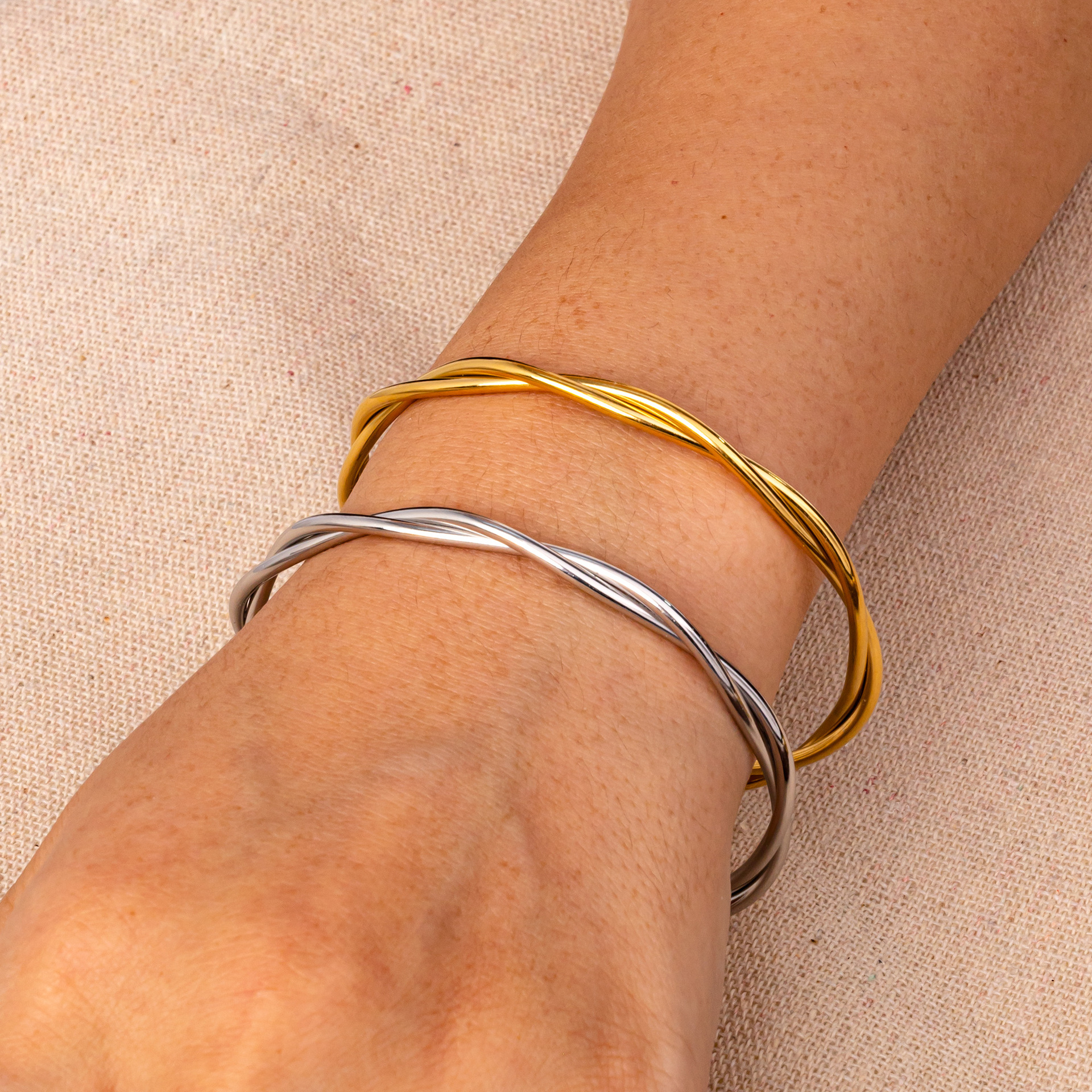 Bracelet Jonc Ouvert En Acier Inoxydable Plaque Or Elegant_voghion.com