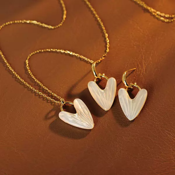 Love-Shaped Earrings for Women 2025 New High-End Earrings Niche Design Unique Earrings Necklace Wholesale Delivery