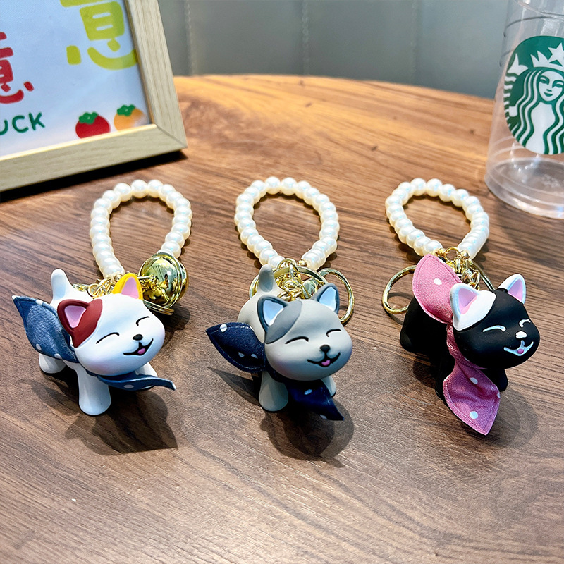 Cadena de perlas resina gato llavero muñeca de dibujos animados llavero colgante bolso colgante colgante máquina de agarre pequeño regalo al por mayor