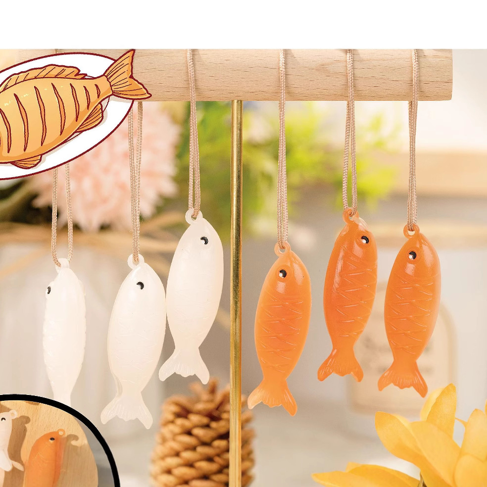 B Colgante de pollo, pato y pescado que cambia de color, sensor de luz, cambio de color, UV, protector solar creativo para automóvil, pequeño libro rojo, el mismo estilo, estilo caliente