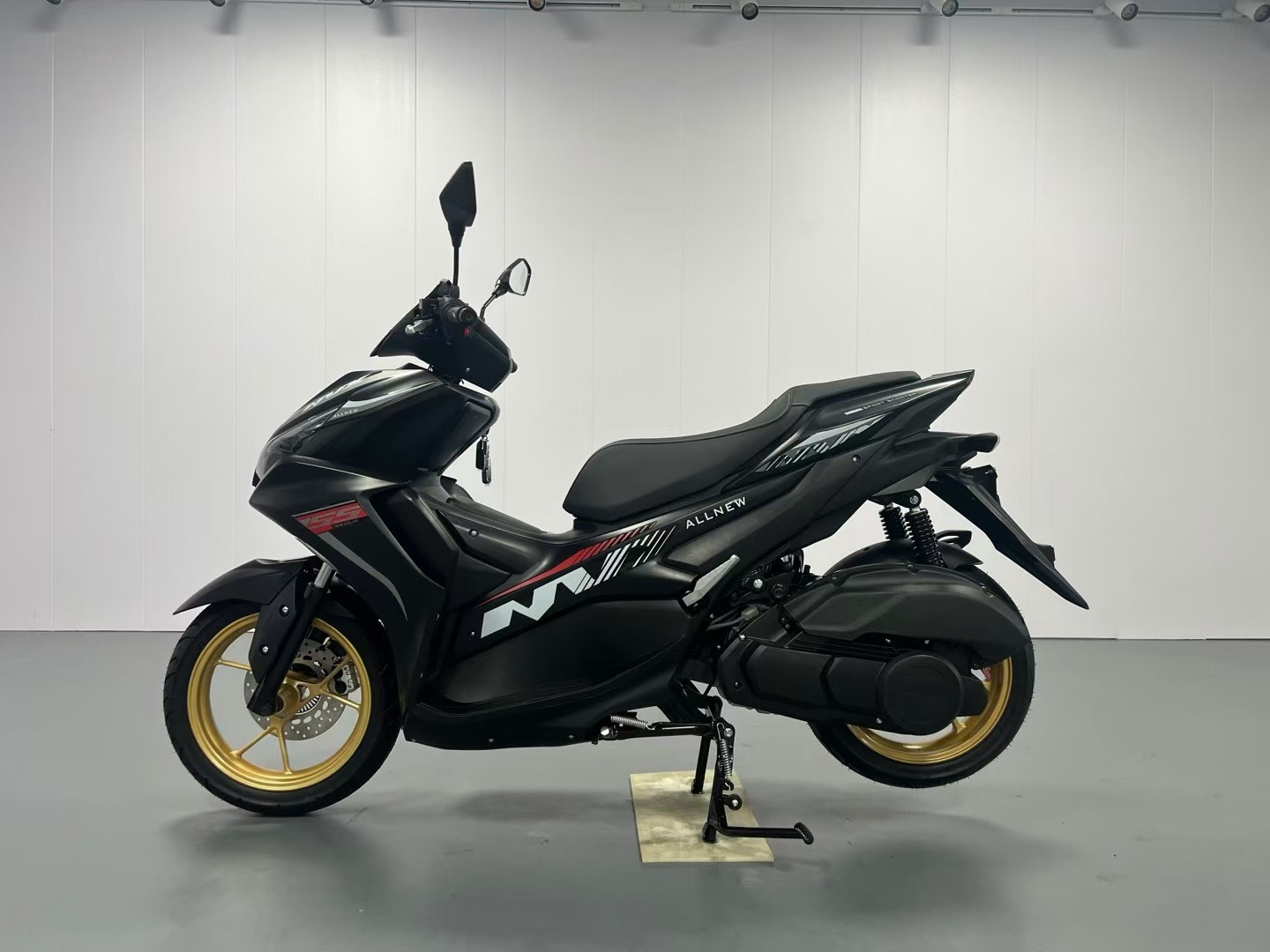 Cross-Border Nvx Fuel Motorcycle Adult Commuting Two-Wheel Scooter Motorcycle Personalized Cool Street Motorcycle