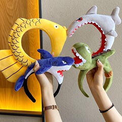 かわいい漫画の頭飾りは恐竜のカチューシャを責めます。