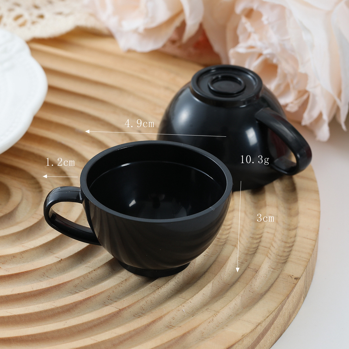 검은색 빈 커피잔