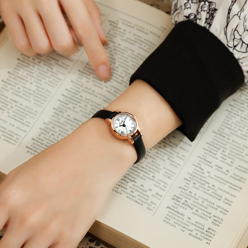  New Women's Watch Niche Retro Roman Belt Watch Women's Small and Exquisite Literary Small Dial Second-hand Watch