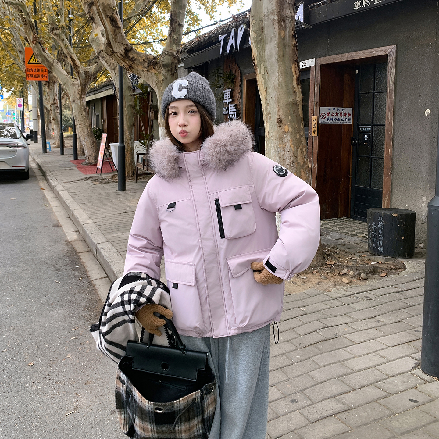 2025 chaqueta de plumón de acero blanco para mujeres de trabajo corto para superar la chaqueta de asalto de invierno gran abrigo de cuello de lana grueso y suelto image 4