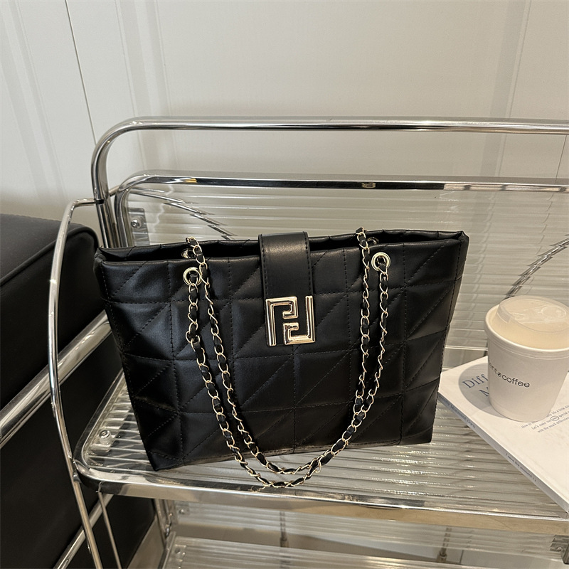 Bolso grande casual mujer simple aire occidental cadena de costura bolso de hombro 2025 verano nuevo bolso de alta capacidad