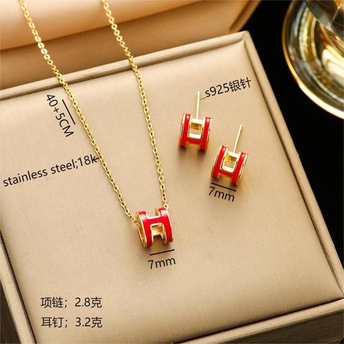 Kuaishou celebrity live stream titanium steel H letter temperament minimalist pendant light luxury fashion necklace wholesale