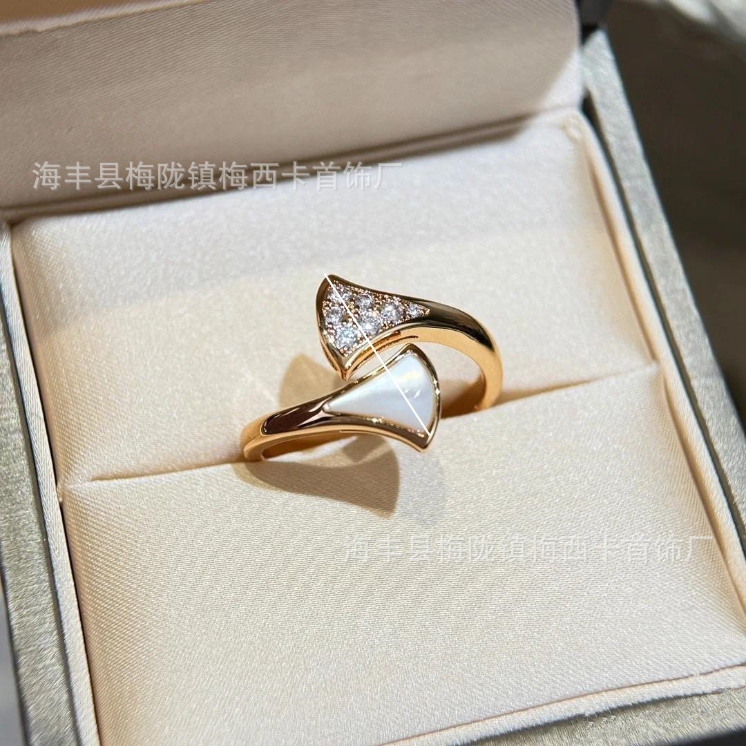 宝家高級扇形リング レディース ライトラグジュアリー 18Kローズゴールドメッキ ニッチデザイン 白蝶貝扇形指輪 インスタ映え