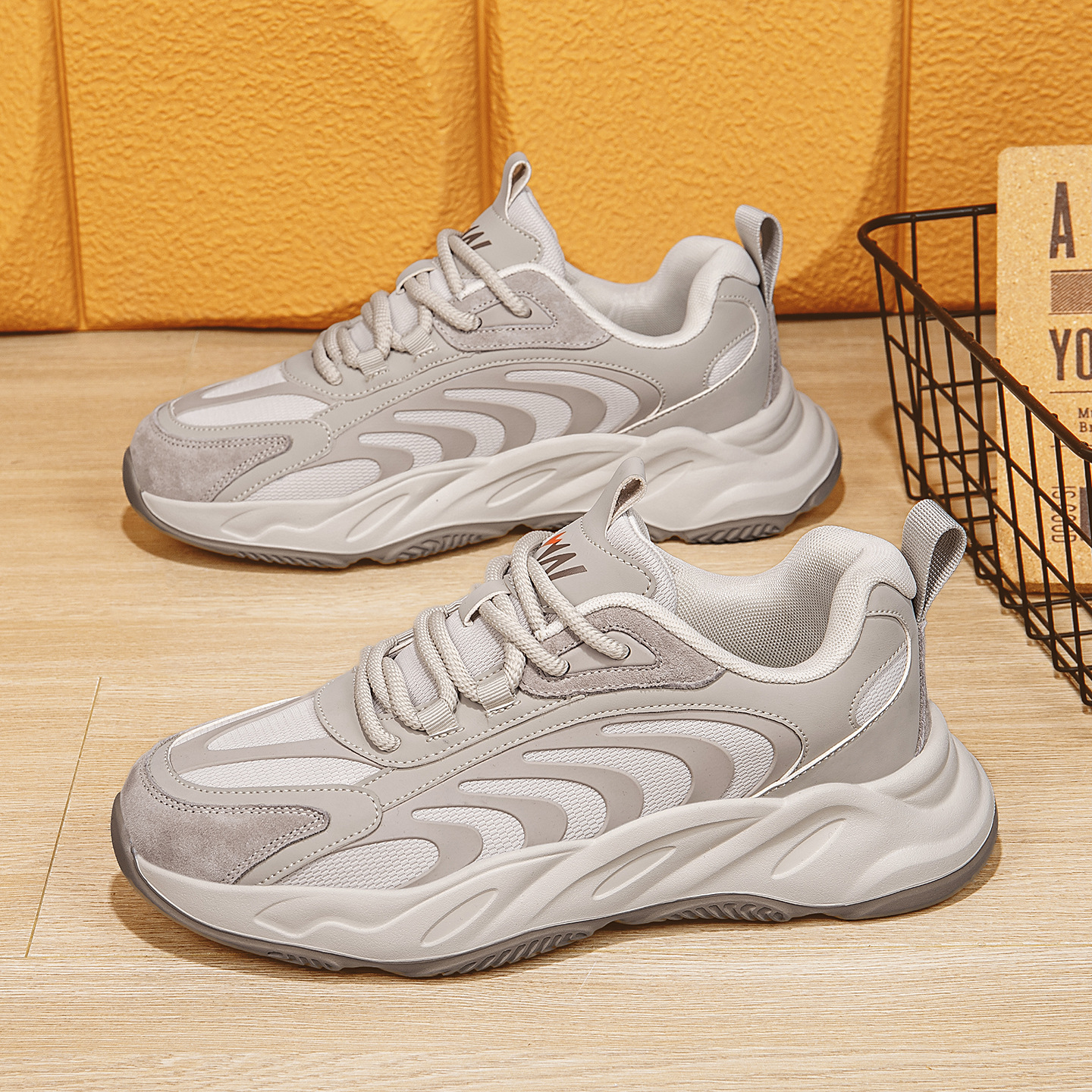 Samurai negro, zapatos de estilo retro, zapatos casuales simples y cómodos para hombres, zapatos casuales con suela gruesa y alta.