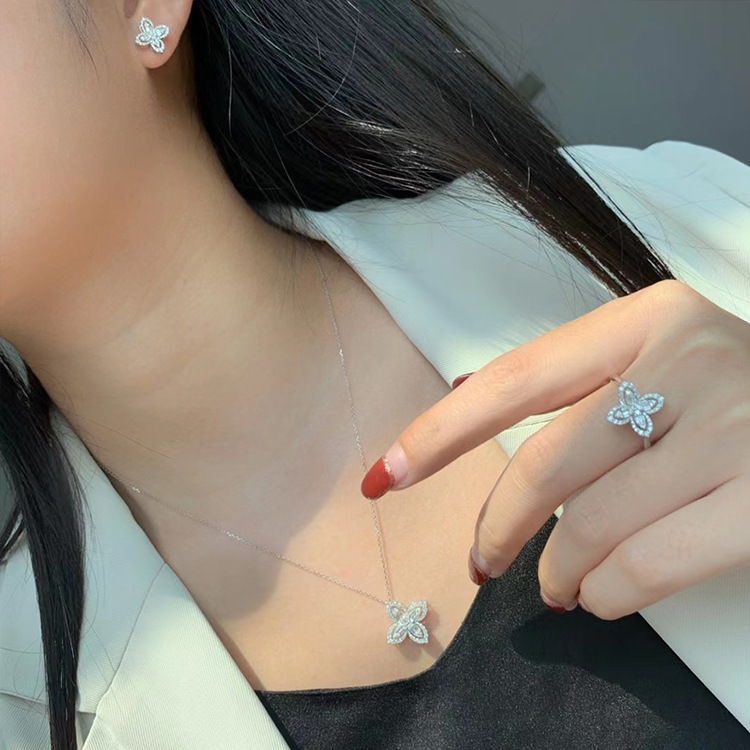 Design Sense Necklace Female Four-leaf Clover Pendant Niche Full Diamond Ring Net Celebrity Wild Temperament Earrings display picture 9