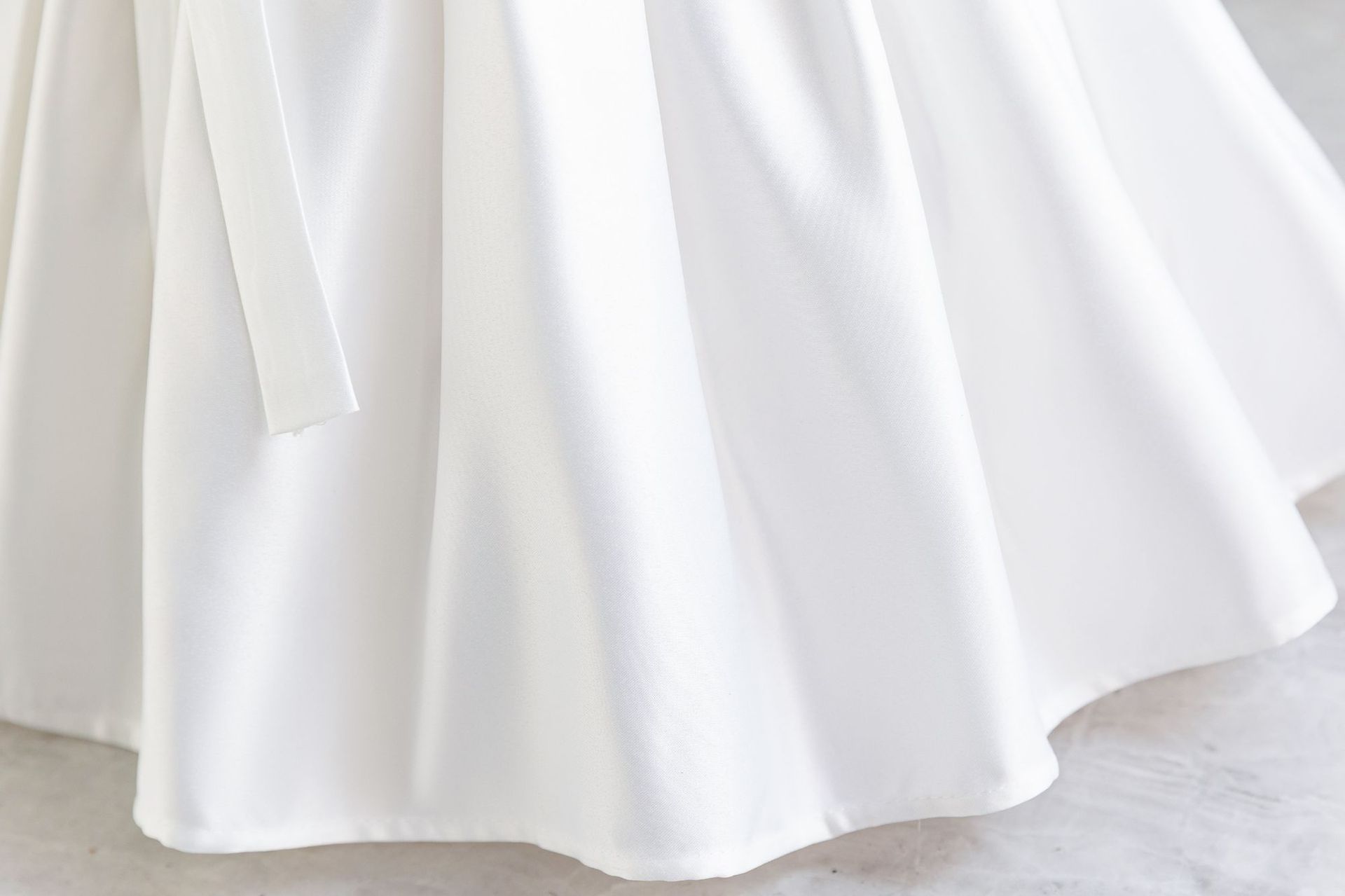 Robe d'anniversaire pour enfant Robe d'anniversaire pour enfant Robe de princesse de première année à rayures en satin avec nœud_voghion.com