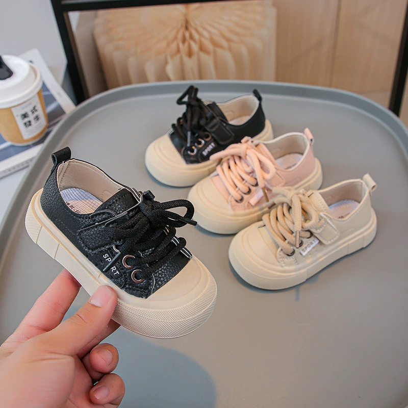 Маленькие белые туфли для мальчиков и девочек 2024 новые осенние новые корейские модные маленькие детские сапоги для детей с хлебом на мягкой подошве повседневные туфли