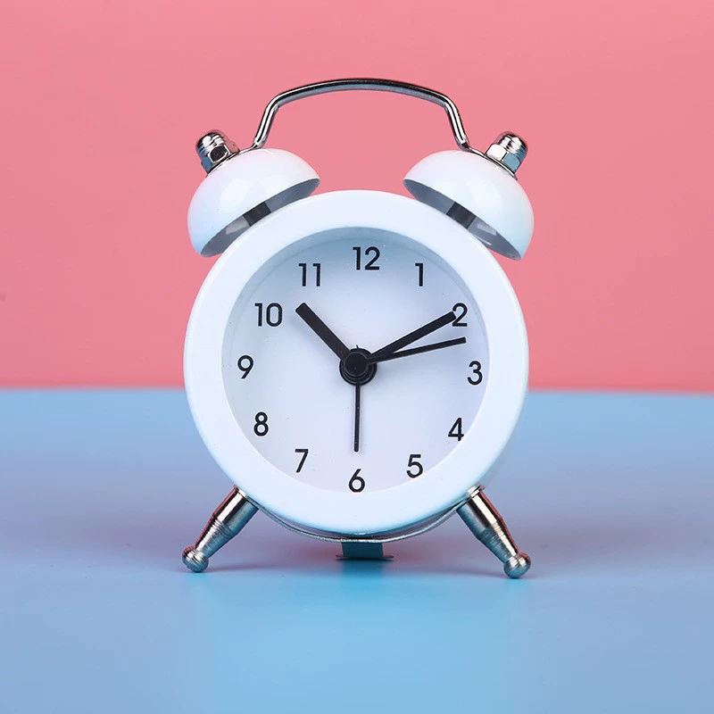 Симпатичные модные 1,5-дюймовые студенческие металлические маленькие будильники креативные Детские прикроватные мини-часы производителей оптом