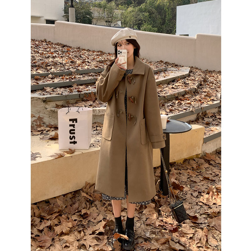 Women's woolen coat with horn buckle, autumn and winter 2023 New woolen coat, small mid-length Hepburn trendy