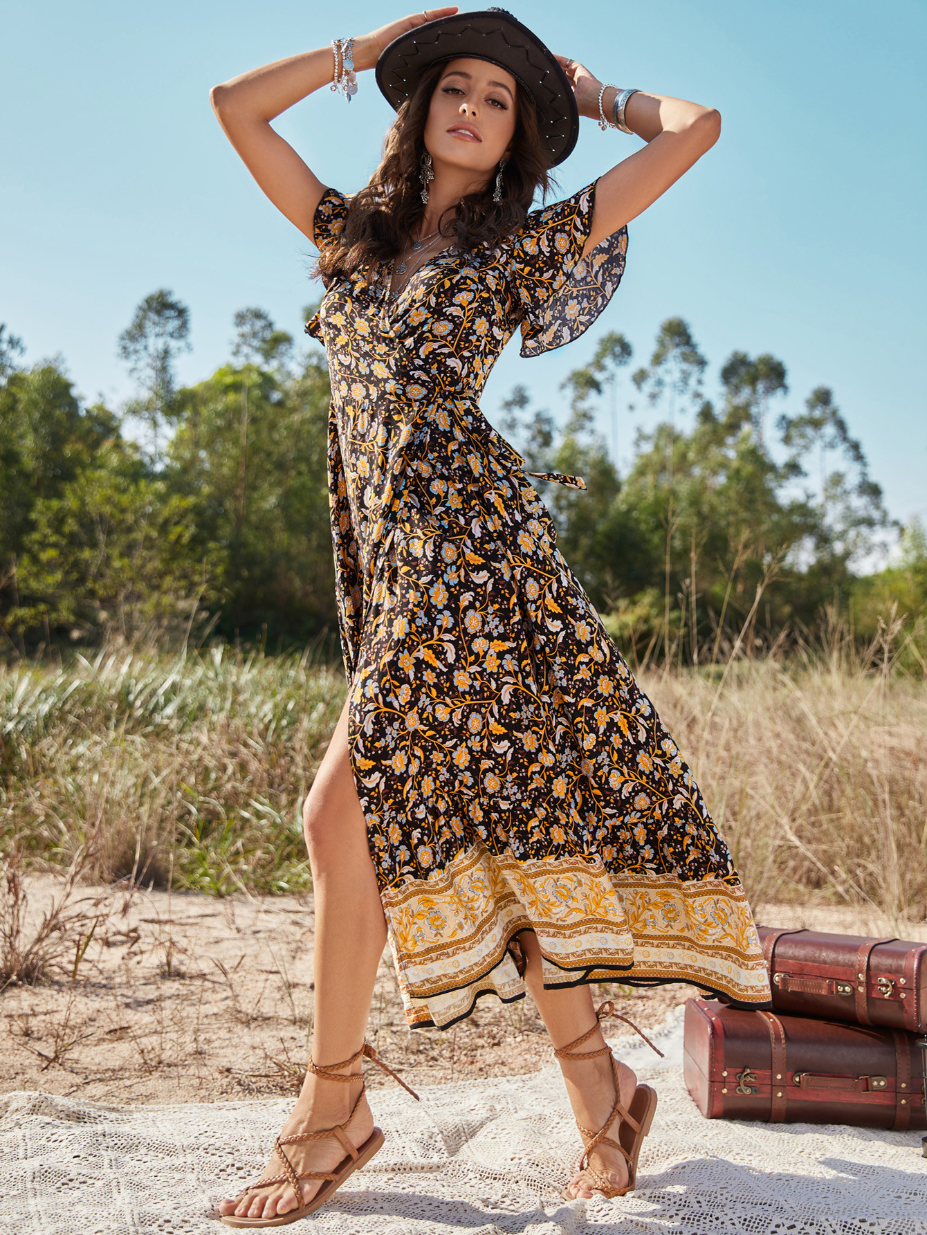 Vestido de manga corta con cuello de pico y estampado de flores con abertura NSHNF117271