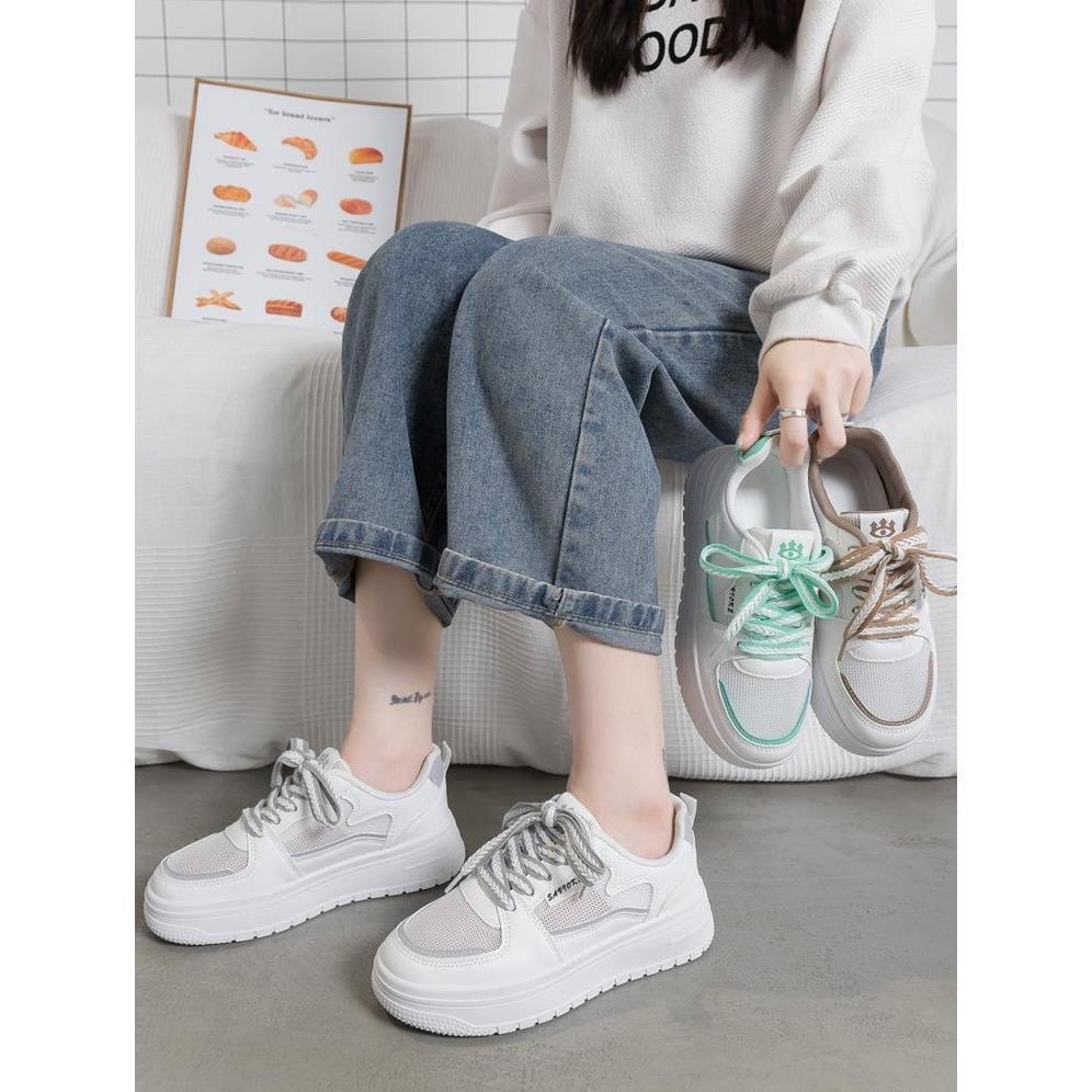 2024 primavera nueva moda versátil zapatos blancos pequeños zapatos deportivos casuales de mujer zapatos de papá explosión zapatos de suela gruesa