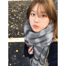 灰色高级感显白亲肤围巾女新款渐变格子秋冬保暖围脖学生情侣礼物