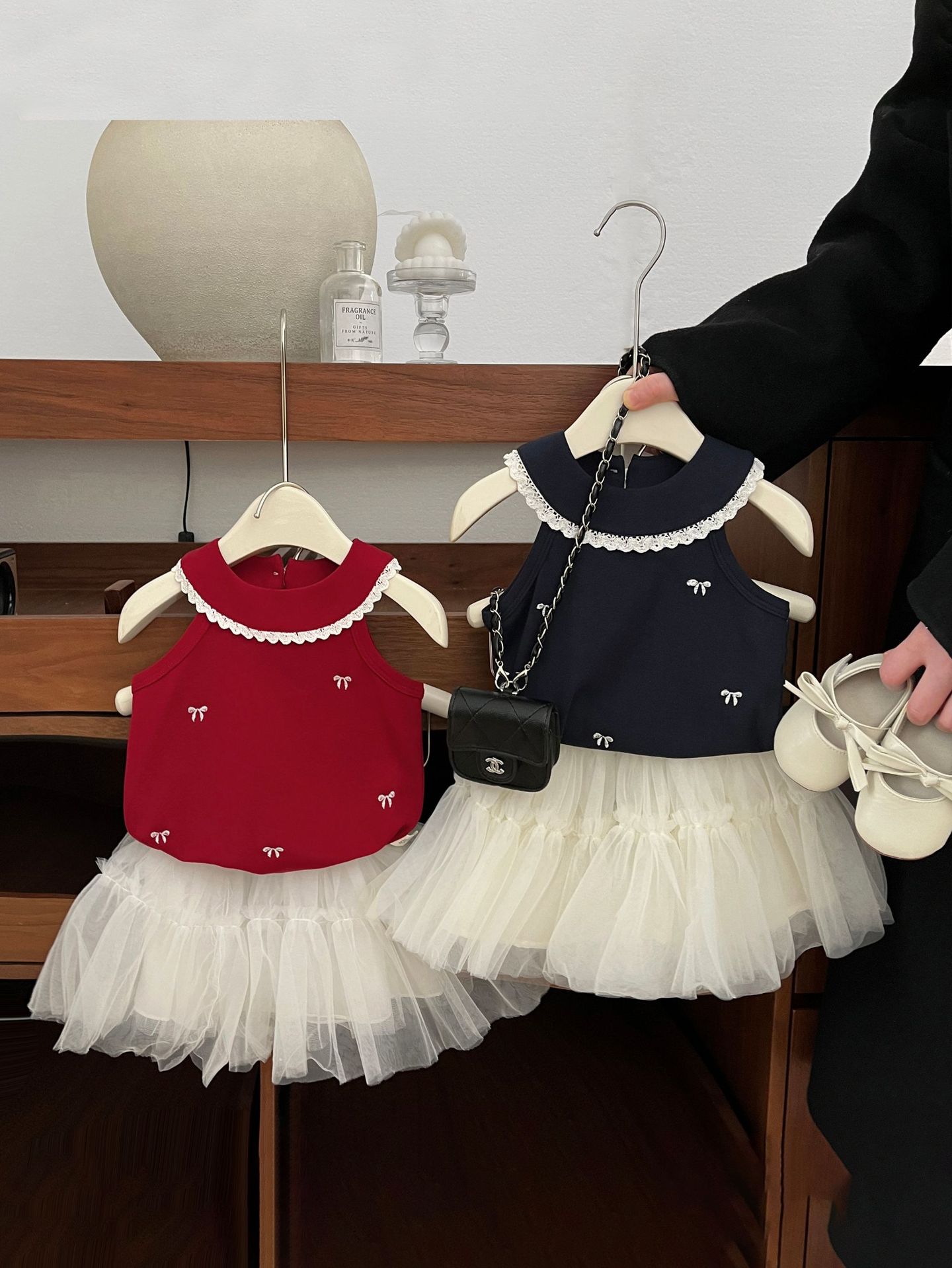 Camisola de verano para niñas 2025 nuevo estilo estilo occidental dulce bebé bordado lazo estampado chaleco sin mangas top