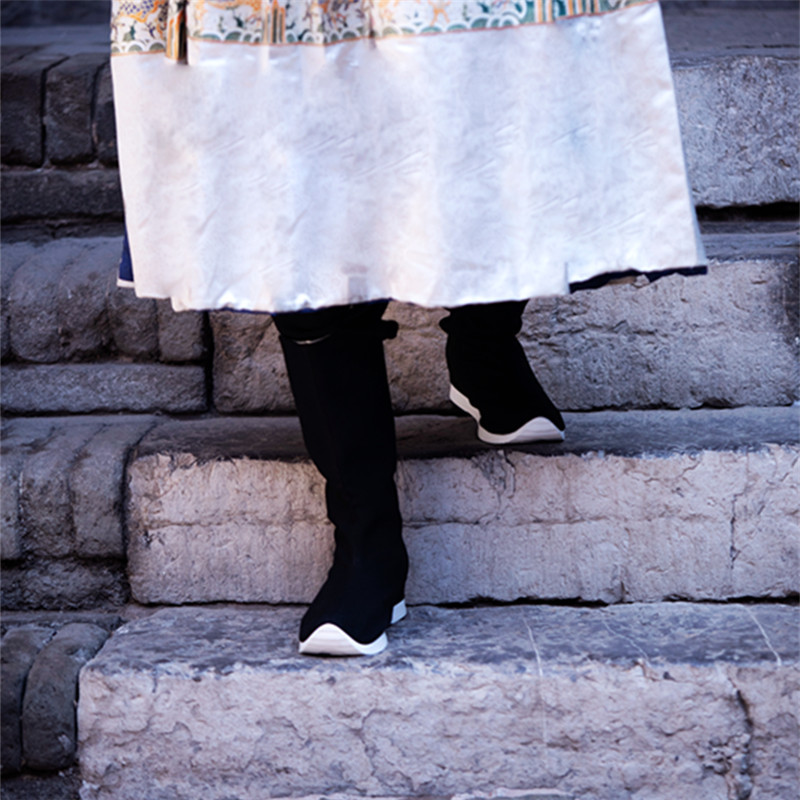 Ancient Style Travel Photography Horse-Faced Skirt and Soap Boots, Ancient Style Men's Hanfu Boots, Martial Arts Clothing, Wei and Jin Dynasty Ancient Court Boots