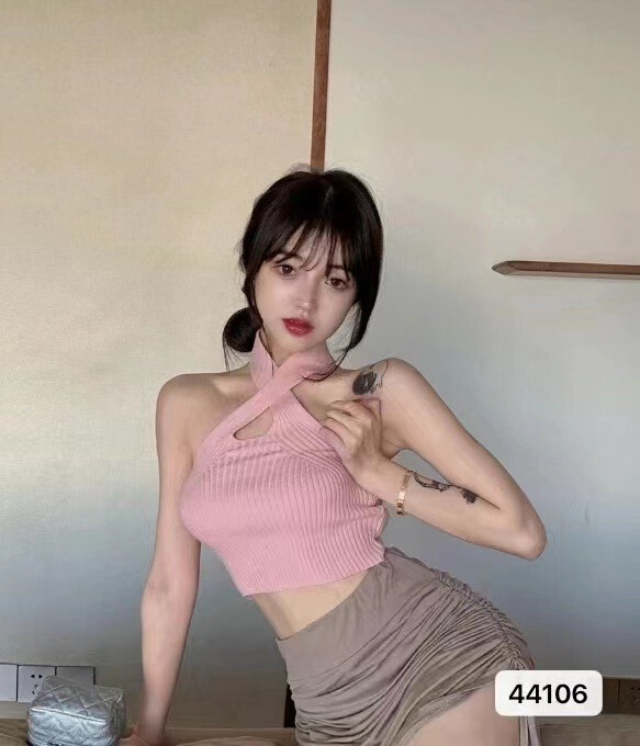 2025 New Summer Knitted Internet Celebrity Sexy Vest Women's Outerwear Trendy Short Sweet and Spicy Halter Off-The-Shoulder Top