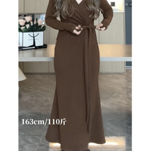 大码女装胖mm显瘦遮肉V领2025秋冬款鱼尾包臀高端内搭长袖连衣裙