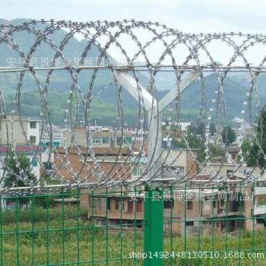 护栏网高速公路围栏防护网铁丝网体育场围栏工厂直销浙江义乌市