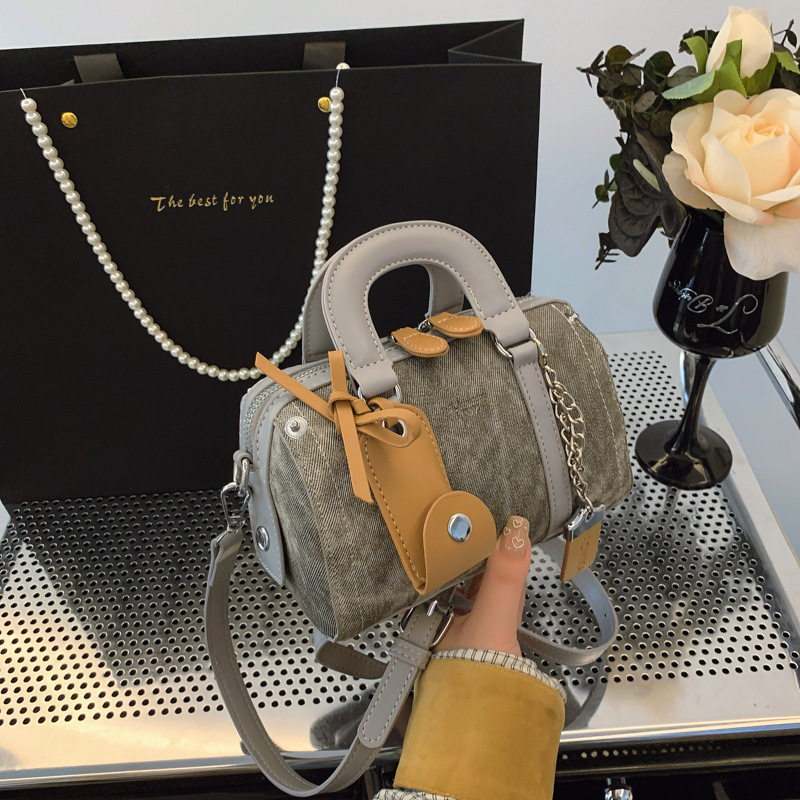 Handbag Cross-Border New Style Boston Bag for Women, Trendy and Fashionable High-Quality Hand-Held Pillow Bag, Fashion Bags Wholesale Handbag Cross-Border New Style Boston Bag for Women, Trendy and Fashionable High-Quality Hand-Held Pillow Bag, Fashion Bags Wholesale
