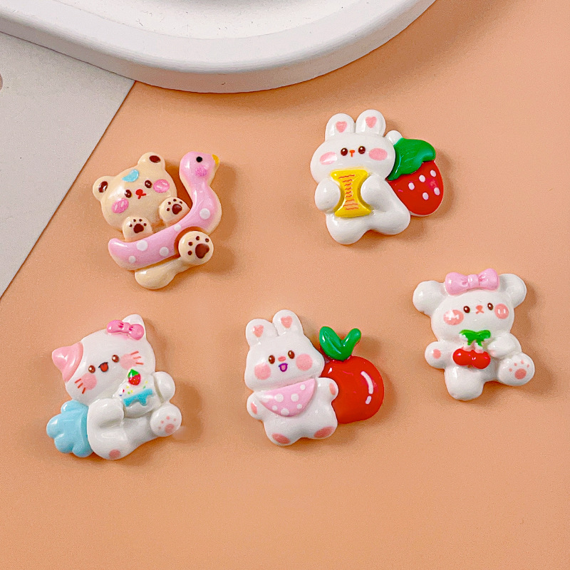 Mochila de dibujos animados fresa conejo pato anillo de natación oso accesorios de resina DIY crema pegamento agujero hebilla de zapato accesorios para el cabello material al por mayor