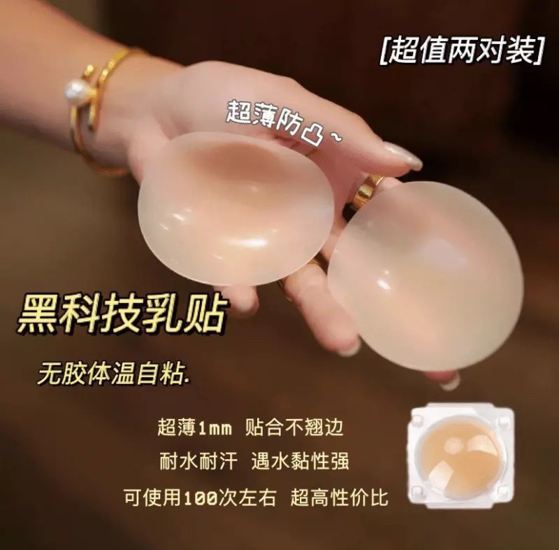 カーキ色の心機純欲風一字肩露肩ニット女性秋の高級感怠惰なセーターの中に上着を着る