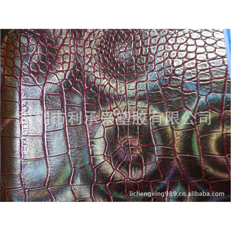 厂家供应PVC人造革 鳄鱼纹路 色彩多种 布底多样