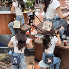 2025 新しい和風刺繍クロスボディバッグ漫画バッグ女性用、キュートで多用途、ポータブル、トレンディなクロスボディショルダーバッグ女性用
