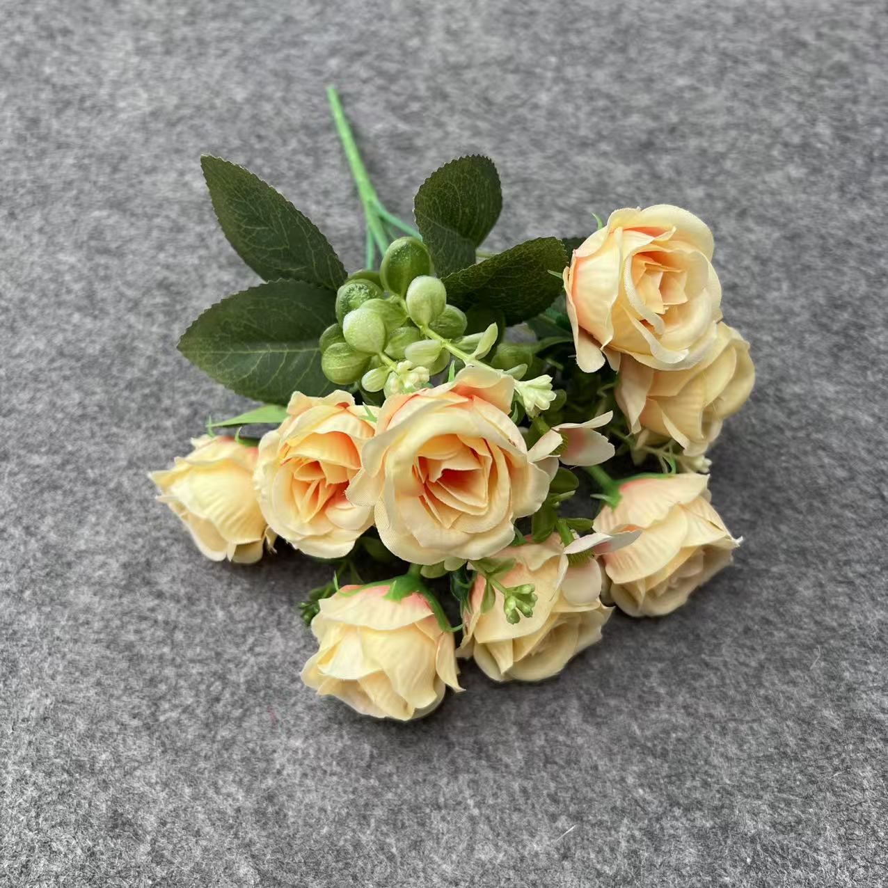 Ramo de Rosas Artificiales de 5 Ramas y 8 Cabezas de Seda para Bodas