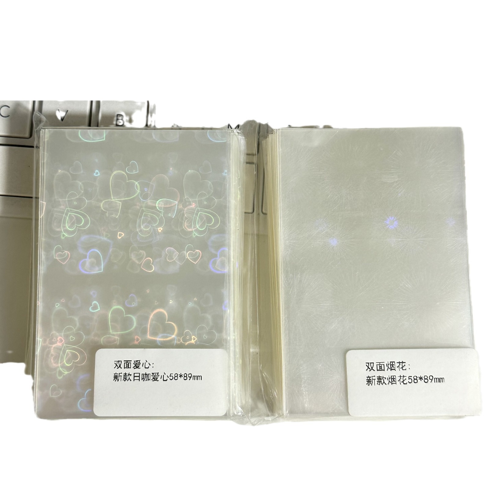 Gu Xiaoxiao New Japanese Coffee Love Flash Card Film Cubierta protectora de tarjeta pequeña de 3 pulgadas Fuegos artificiales de doble cara Película de tarjeta plana de 20 hilos