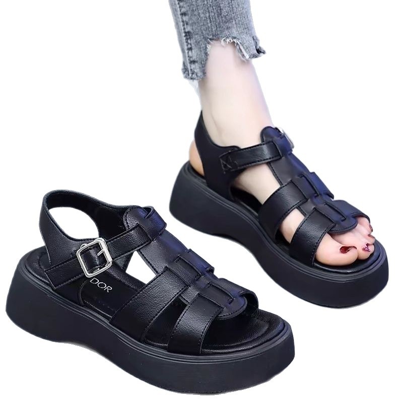 Sandalias romanas de suela gruesa para mujeres verano 2026 nuevos zapatos de playa de hadas de estilo universitario zapatos casuales de suela suave