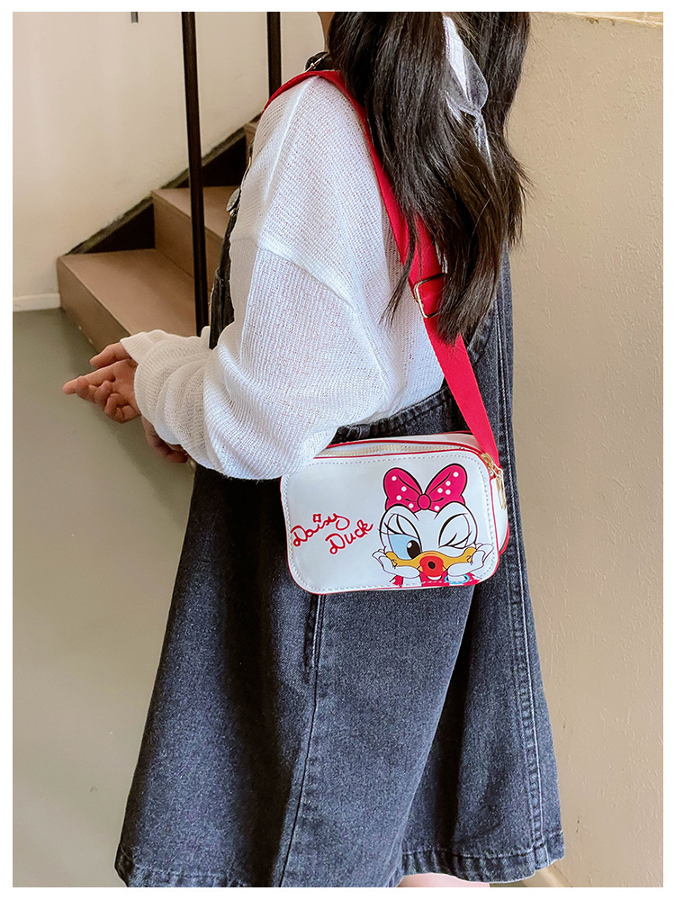The 2025 new children's mobile phone bag is a trendy, fashionable, fresh, sweet, cartoonish, creative and simple single-shoulder crossbody bag for women undefined