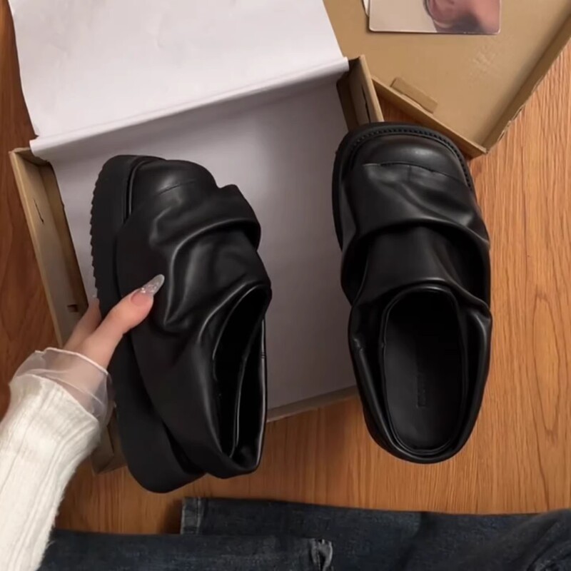European-Style Niche Pleated Three-Dimensional Closed-Toe Half-Mules for Women, 2026 New Model, Thick-Soled Open-Back Mules, Fashionable and Cool