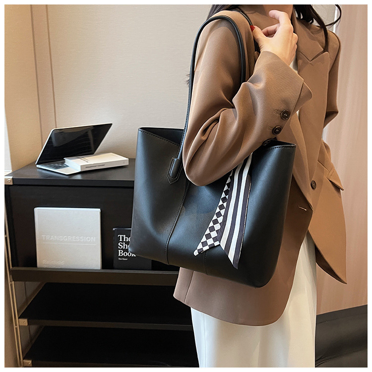 Versatile Women's Shoulder Bag Simple Commuter Tote Crossbody_voghion.com