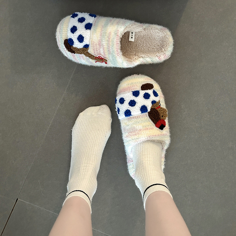 Zapatillas de lana de chicas trenzadas de otoño y invierno onduladas perros lindos dibujos animados lana casa zapatillas de algodón interior casuales
