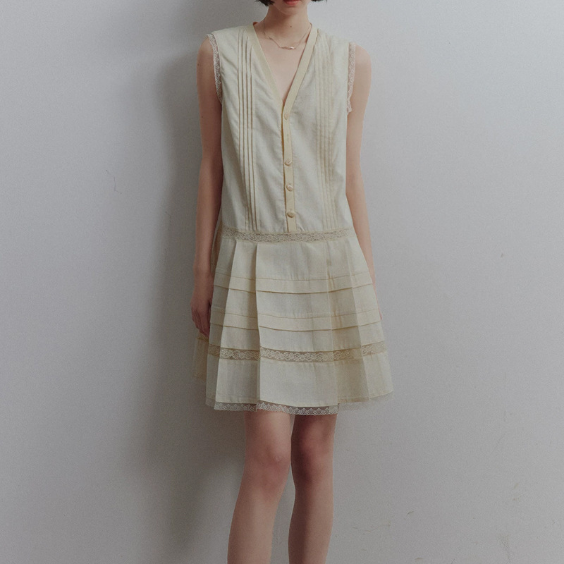 FUSS Rebellious Preppy Student_Material Contrast_Pleated+Accordion Stitching_Ivory White V-Neck Sleeveless Dress