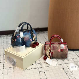 蔻家新款包包女2025欧美复古老花殷桃水果波士顿枕头包单肩斜挎包