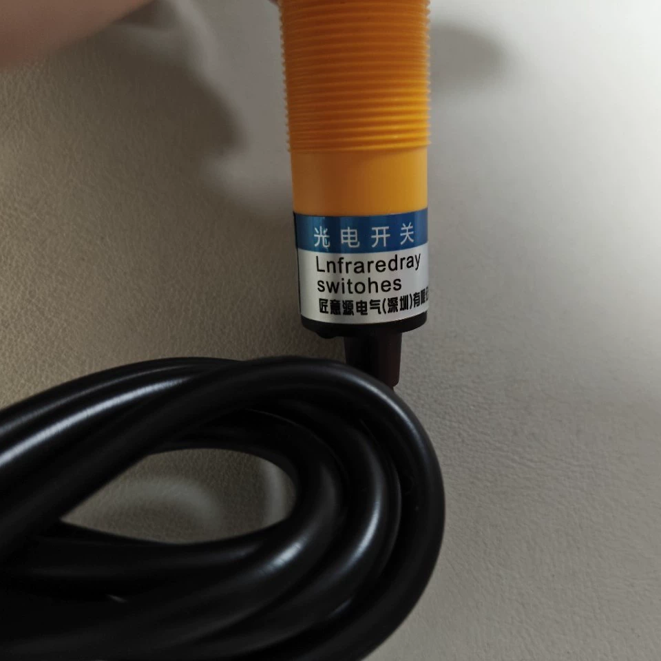 E3F-DS10C4 фотоэлектрический датчик датчика диффузного отражения постоянного тока трехпроводной NPN нормально открытый инфракрасный датчик