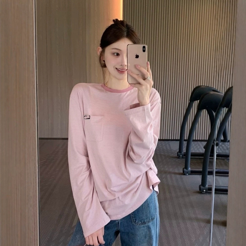 Correct Letter Version Mu Brand Color-Blocked Pink Striped Letter Logo Pocket Long-Sleeve T-Shirt for Men and Women with a Relaxed Vibe