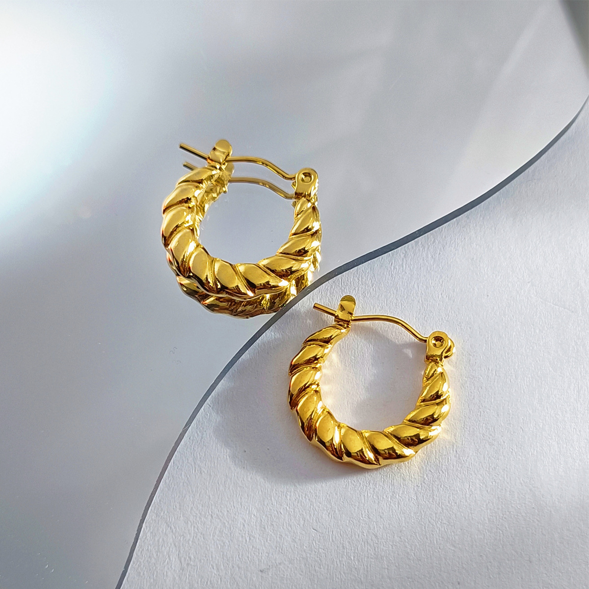 Cross-border best-selling oil-pressure stainless steel hollow earrings from Europe and America, high-end, trendy and light luxury style, 18K earrings wholesale 37 Specification drawing